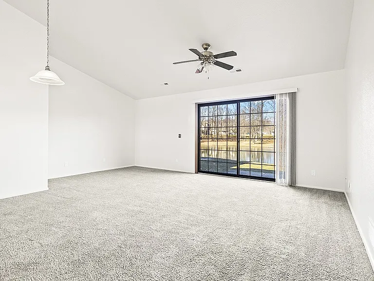 Tanglewood Apartments — Photo 35
