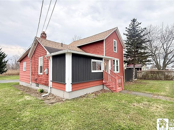 3rd image of 261 Lake Shore Dr W