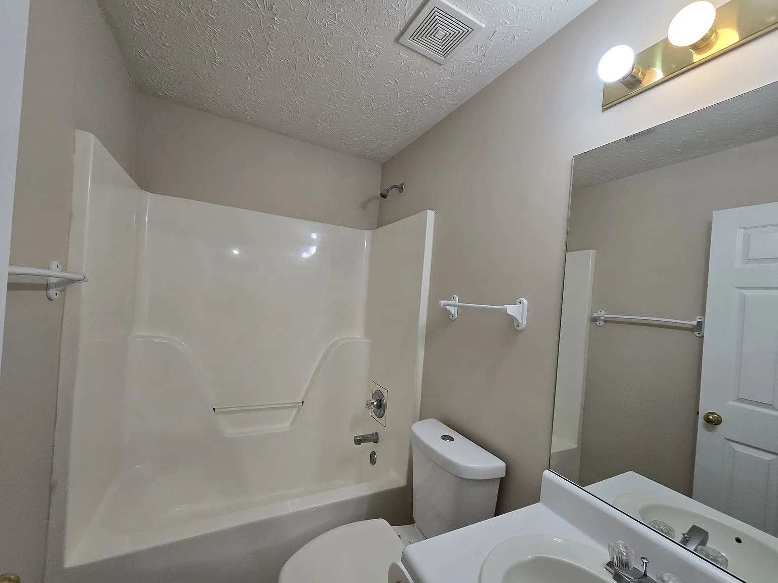 3 bed, 1631 sqft, $1,900 — Photo 3