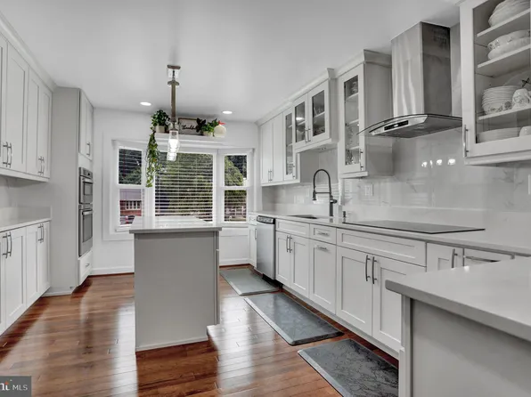 8 Tyburn Ct, Lutherville Timonium, MD 21093