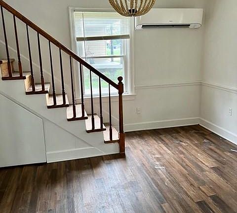 5th image of 213 Hillcrest Ave