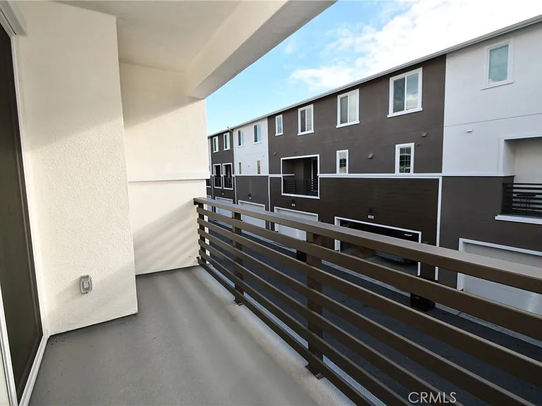 1487 Skyline Ln — Photo 11