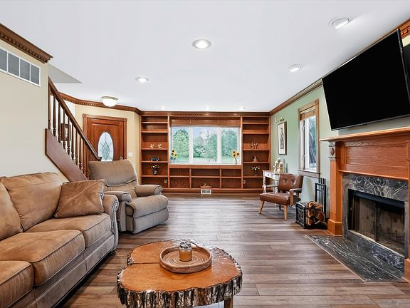 5th image of 23598 Fall Rd