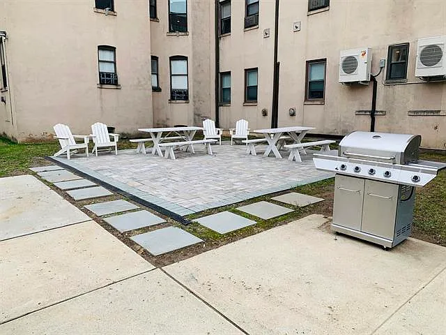 264 9th St #4H — Photo 11