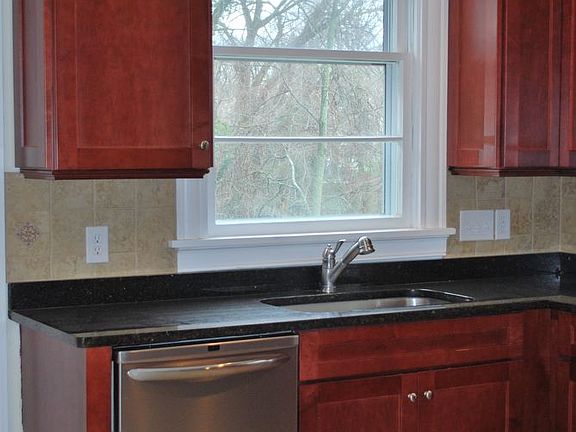 2nd image of 3519 E Clay St
