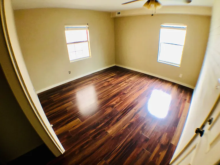 3606 Thompson St — Photo 2