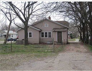 2nd image of 525 N Kickapoo Ave