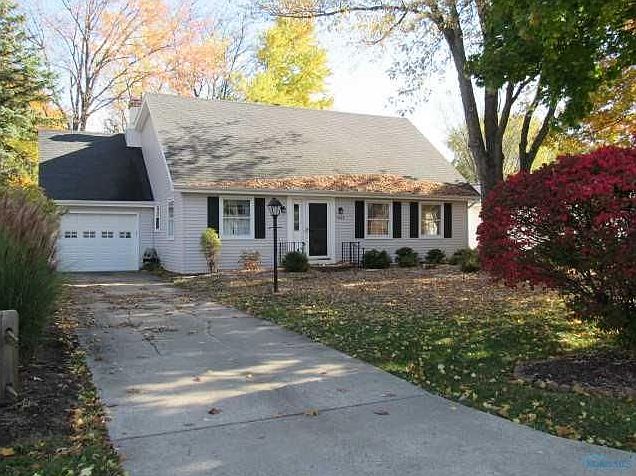 1st image of 1064 Village Dr