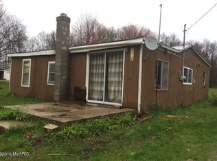 2556 N Elm Ave, White Cloud, MI 49349