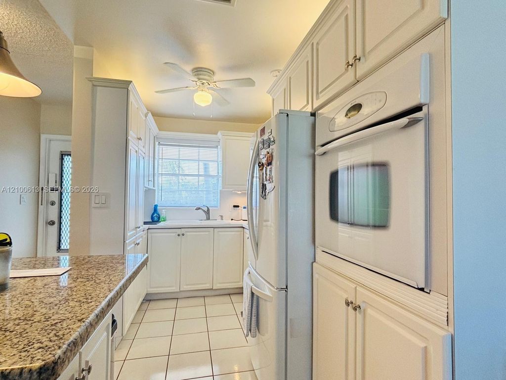 298 SE 6th Ave APT 15, photo 5