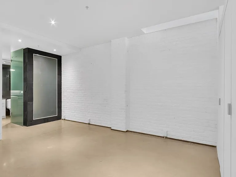 53 Hastings St W #604 — Photo 28