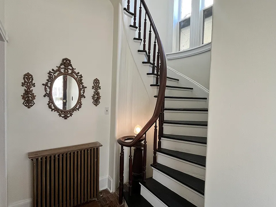 324 Broadway #1/2
