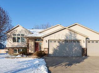 1538 Baywood Dr, West Fargo, ND 58078
