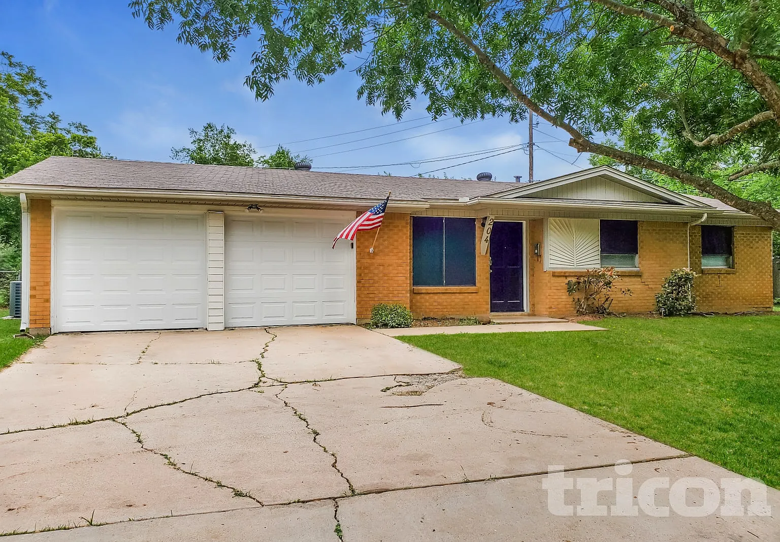 204 NW Jayellen Avenue Burleson TX — Photo 2