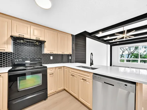 6315 135th Ave NW #323, Edmonton, AB T5A 5J7