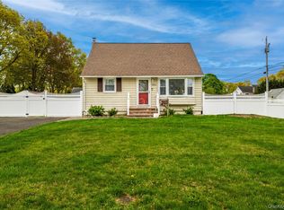532 Rockaway St, West Islip, NY 11795