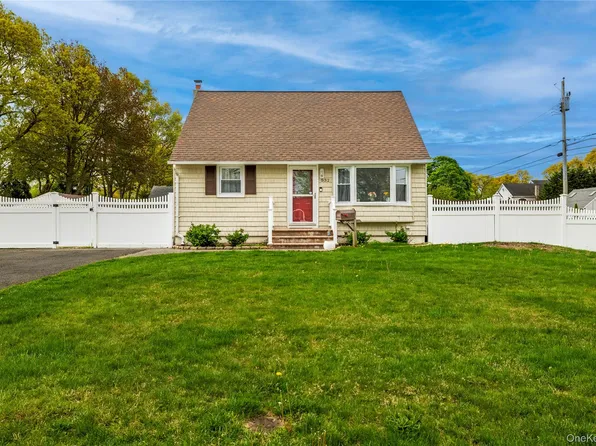 532 Rockaway Street, West Islip, NY 11795