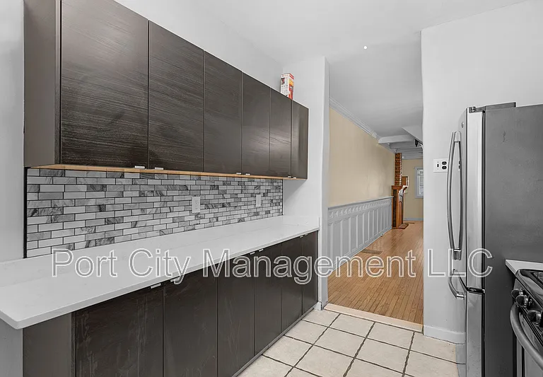 430 W 23rd St — Photo 7