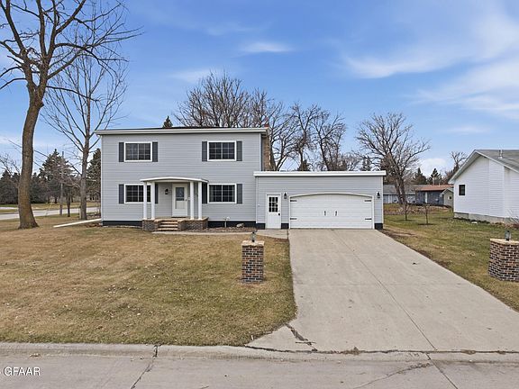 2nd image of 403 Lake St