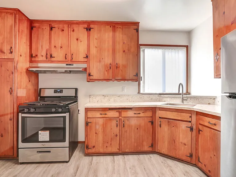 12224-34 Chandler Blvd — Photo 6
