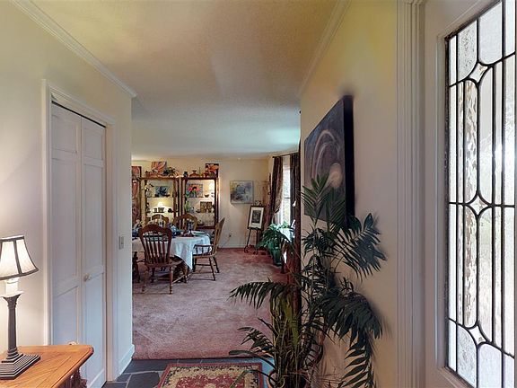 3rd image of 515 White Oak Cir
