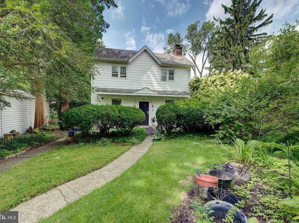 37 E Mermaid Ln, Philadelphia, PA 19118