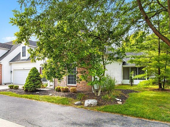 3rd image of 8704 Lazelle Commons Dr