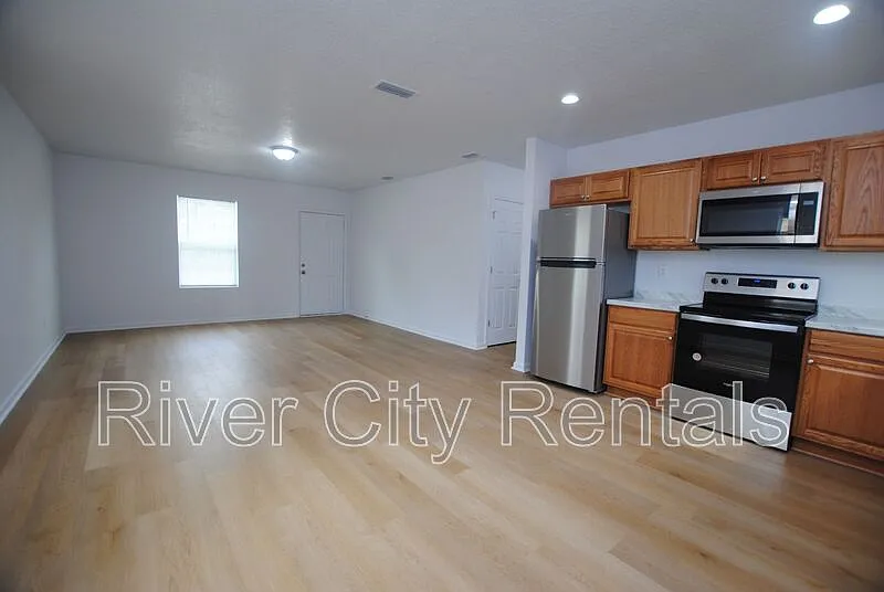 3 bed, 2.0 bath, 1307 sqft, $1,499 — Photo 3