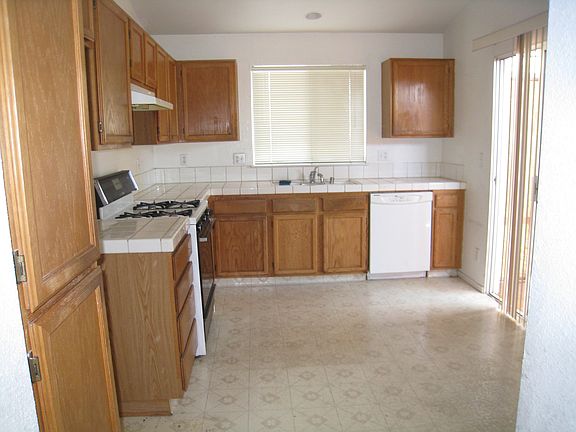 3rd image of 3824 Steve Lillie Cir