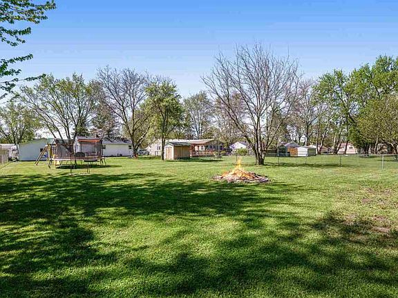 2nd image of 6039 Crabtree Ln