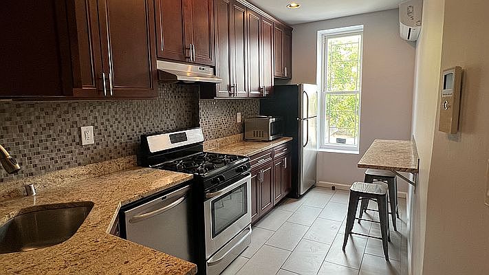 1st image of 3036 Steinway St #2R