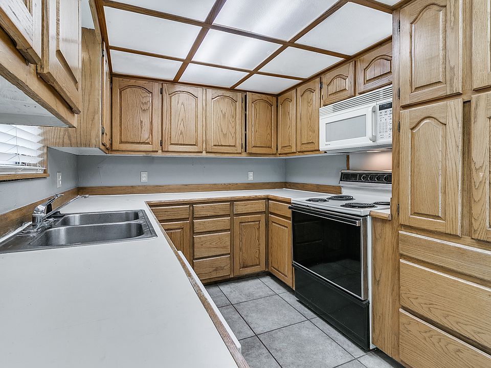 1st image of 2604 Greystone Ct