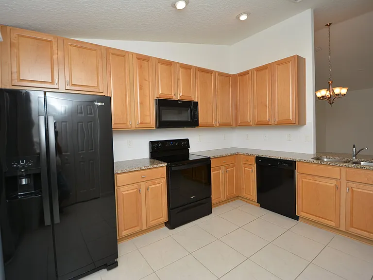 33 Rosecroft Ln #B — Photo 26