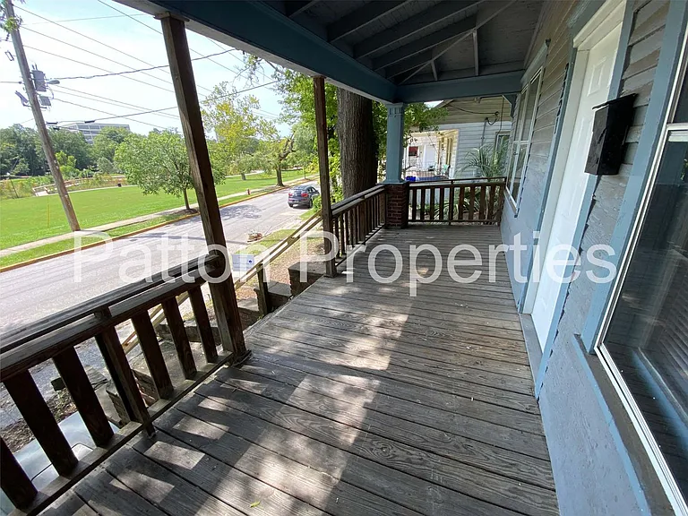 2221 Greene St — Photo 2