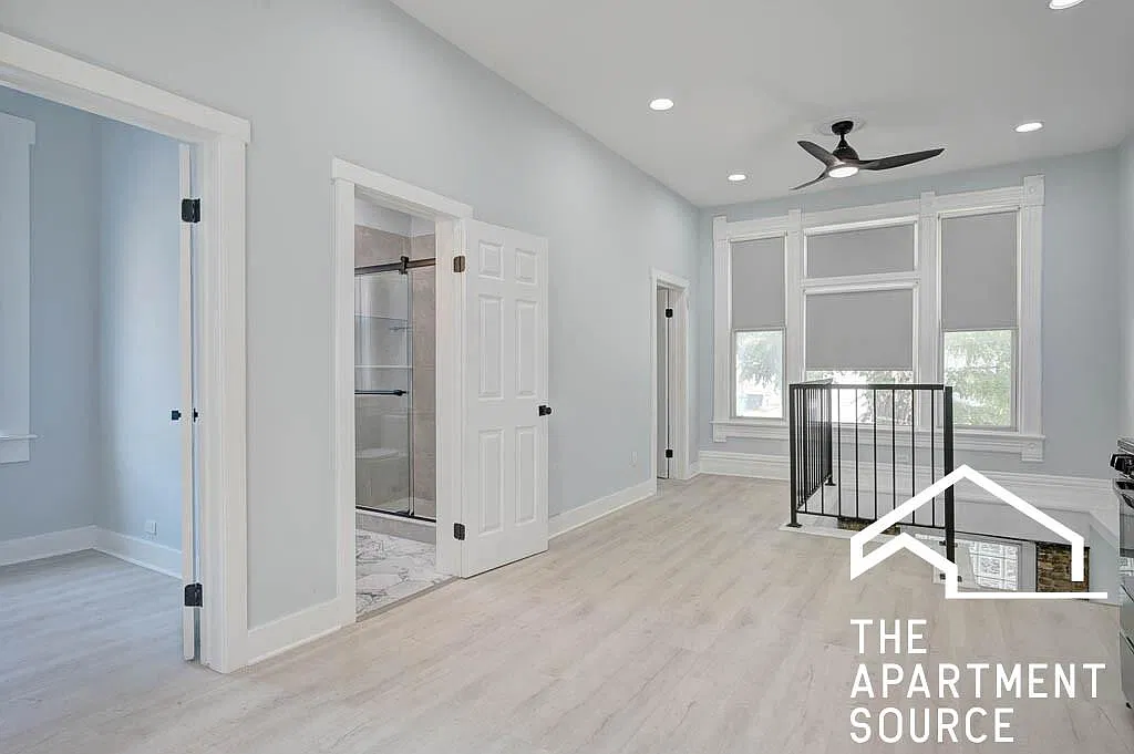 914 N California Ave — Photo 1