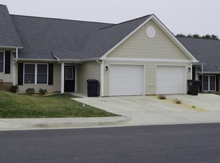 12 Paige Dr, Staunton, VA 24401