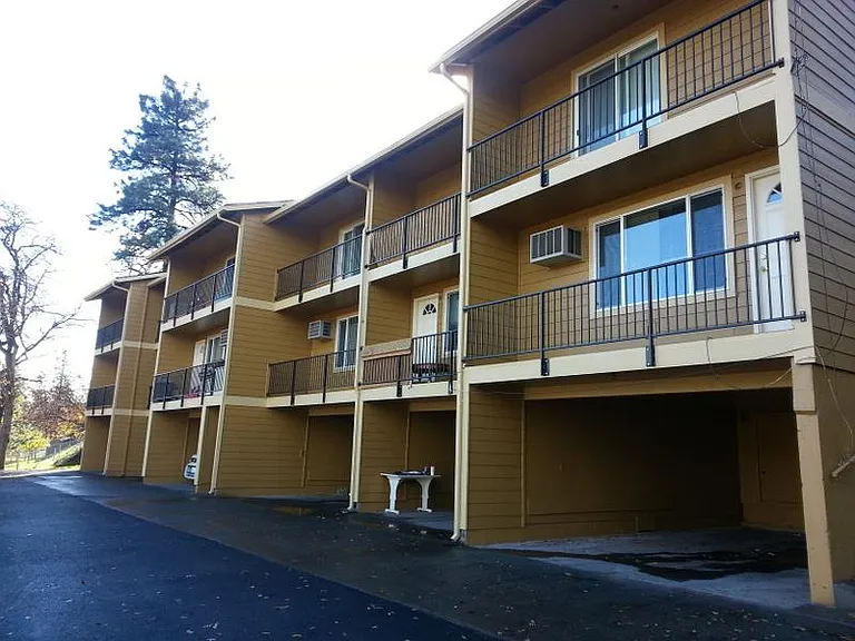 American Village of The Dalles — Photo 6