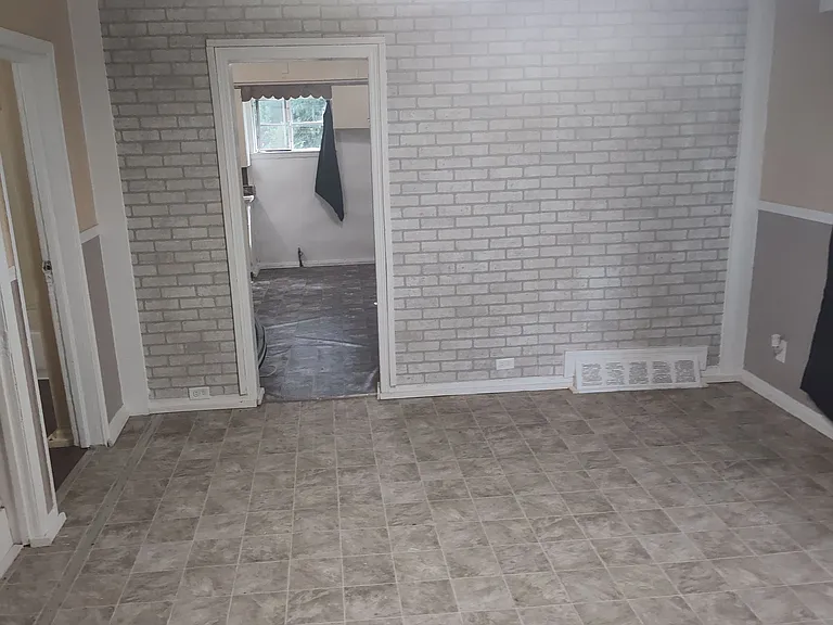 515 Amity Ave — Photo 10