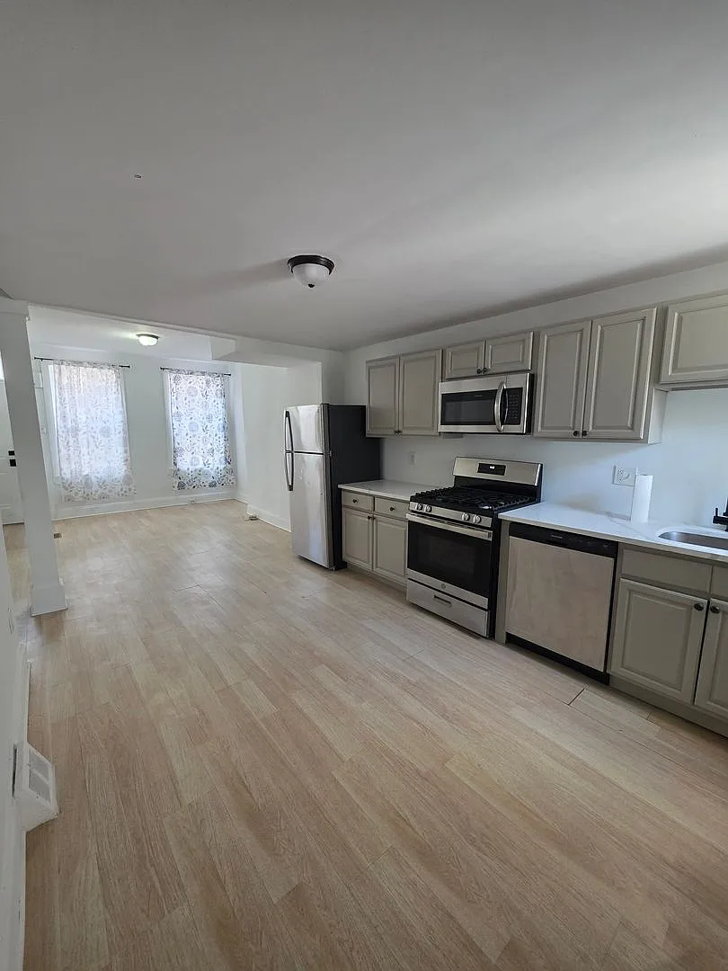 Beautiful 2 Bed, 2 Bath South Philly Home with Large Rear Yard | 2228 Cross St — Photo 1