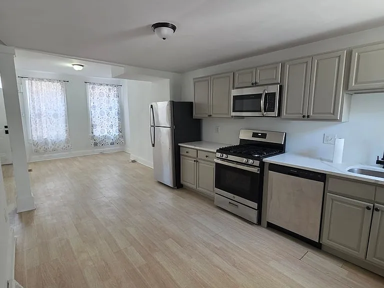2228 Cross St — Photo 1