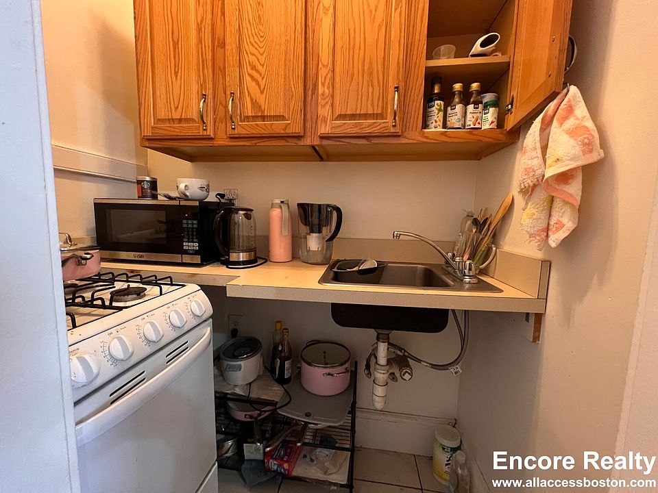 2nd image of 24 Westland Ave APT 16