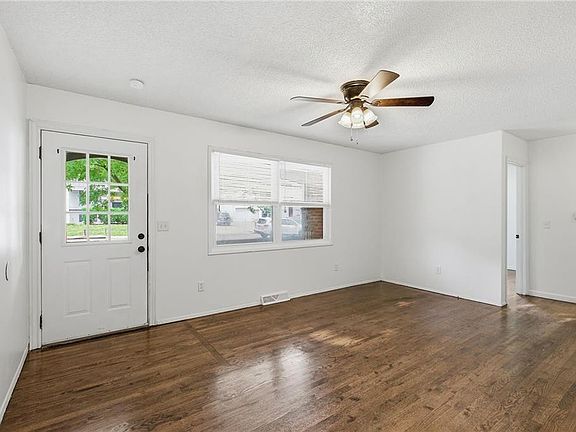 5th image of 5249 N Richmond Ave