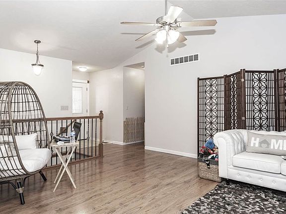 4th image of 2720 Valley Dr