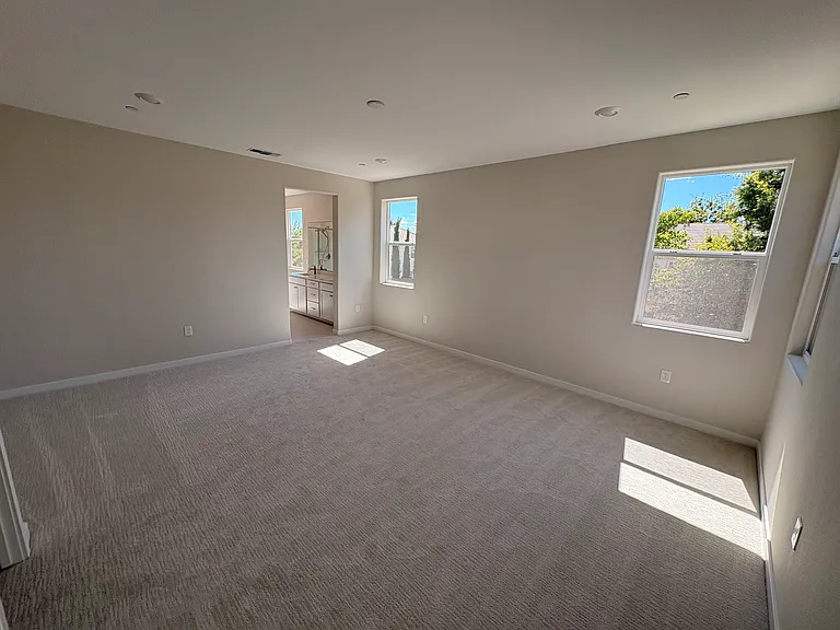 1456 Jeanine Way — Photo 4