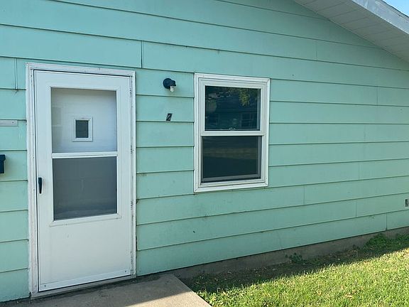 3rd image of 914 Gardenette Dr #2