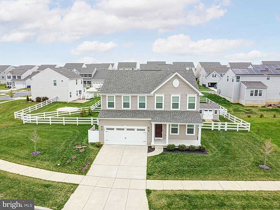 3rd image of 1207 Hook Dr