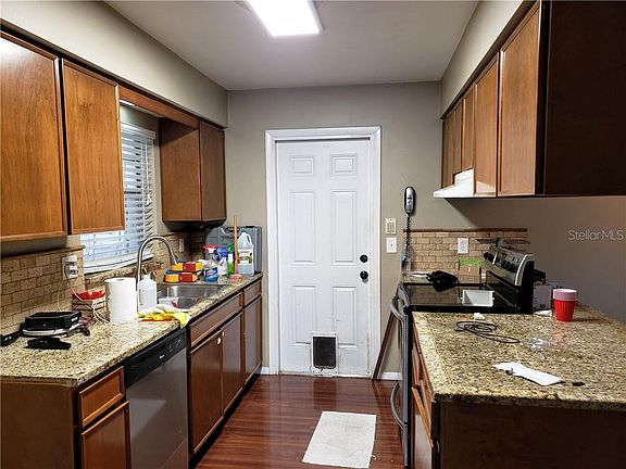 3rd image of 5036 The Oaks Cir