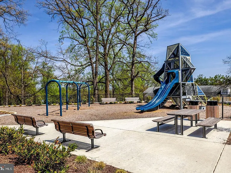2106 Tysons Ridgeline Rd — Photo 27