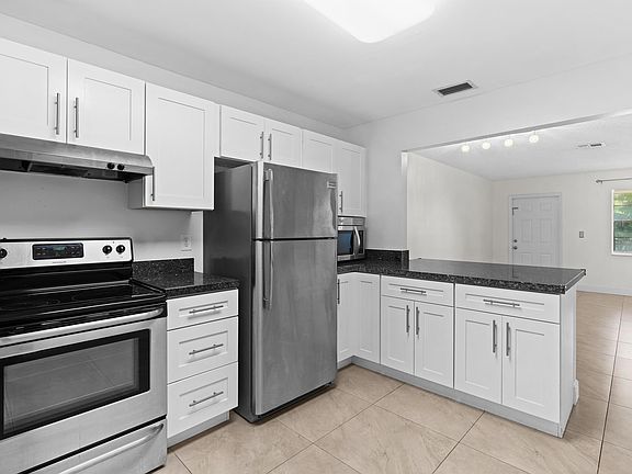 3rd image of 1515 N Federal Hwy APT 6