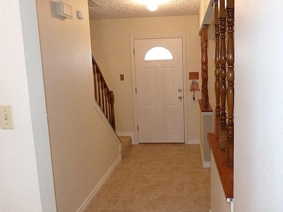 3rd image of 9507 Marblemount Dr